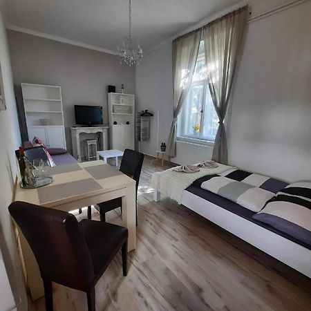 Apartman Matty V Tichom Dvore Priamo V Centre Bratislava Exterior photo